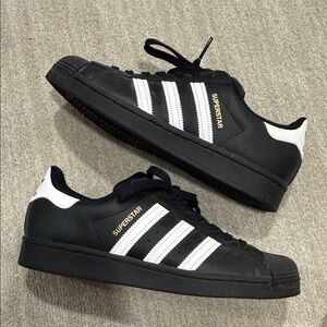 Adidas superstars